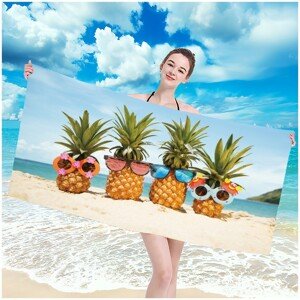 Ananász motívumú strandtörölköző a strandon 100 x 180 cm