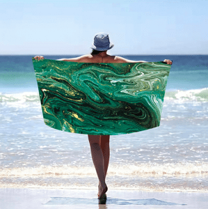 Strandtörülköző zöld absztrakt mintával Szélesség: 150 cm | Hosszúság: 210 cm